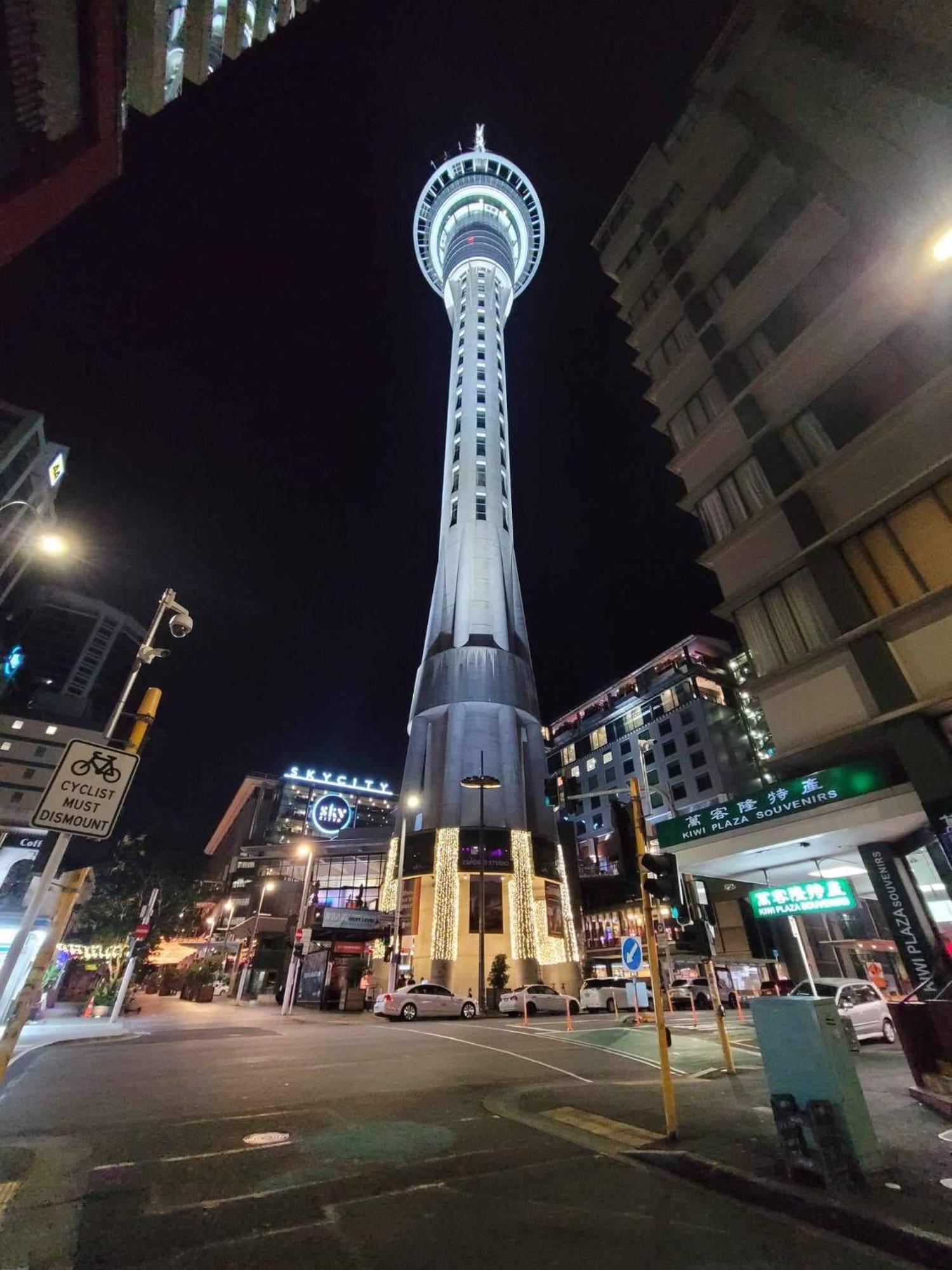 Sky Tower Just Next Door Daire Auckland Dış mekan fotoğraf